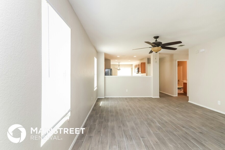 Building Photo - 212 Cres Ridge Dr