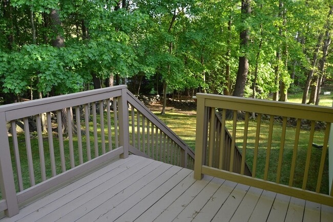 Building Photo - 63 Crestwood Dr