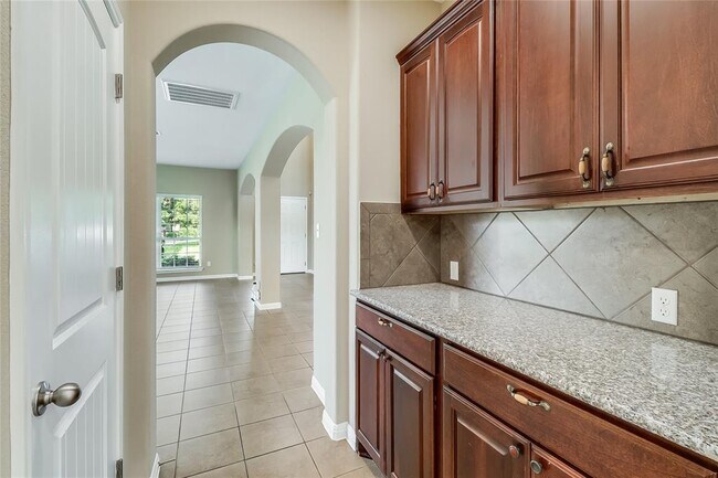 Building Photo - 401 Silver Trail