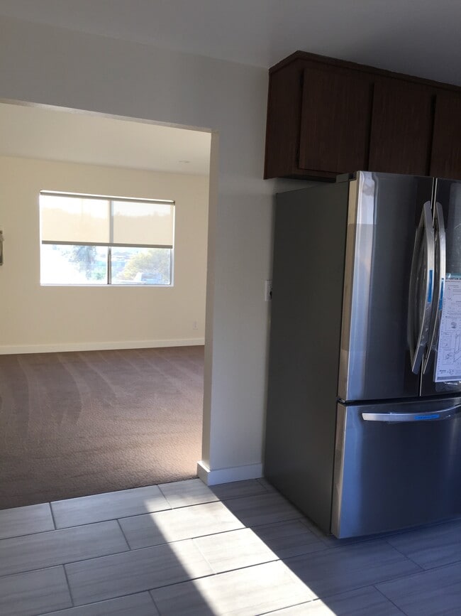 Livingroom - 3019 Chaucer St