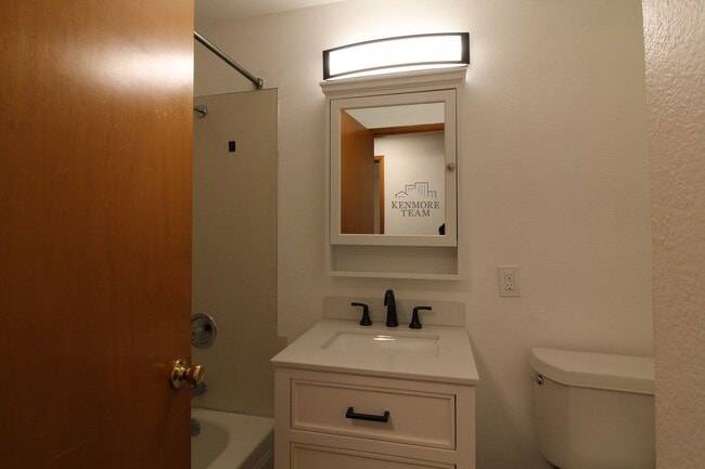 Building Photo - 1707 W 7TH AVE