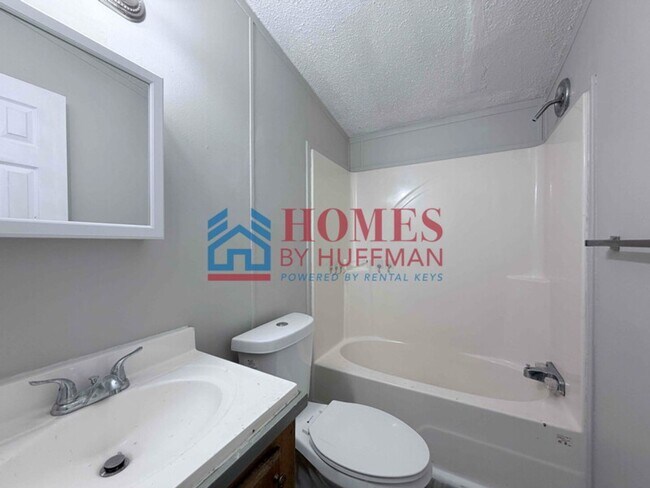 Building Photo - Three Bedroom | Two Bath House