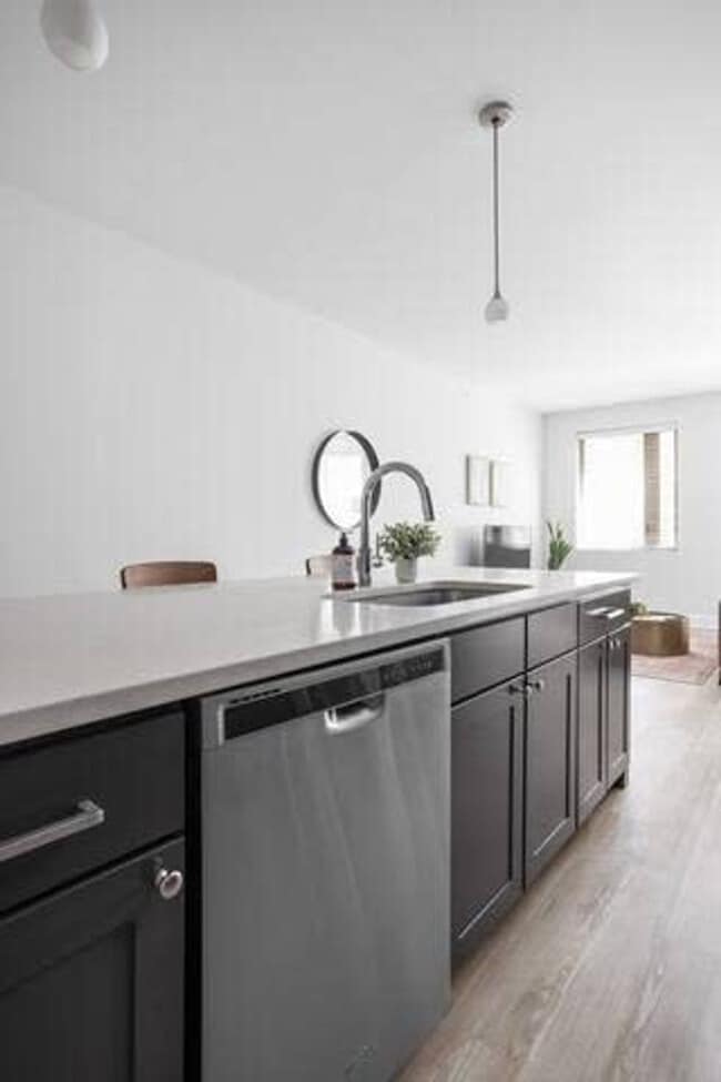 Building Photo - 5858 N College Ave