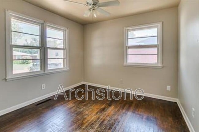 Building Photo - 724 General Senter Dr