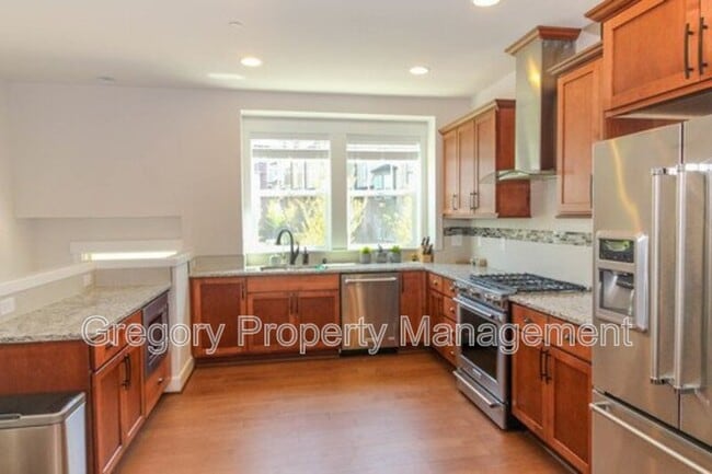 Building Photo - 1327 Greenwich Walk NE