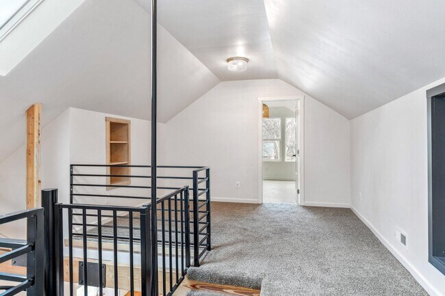 Building Photo - 1707 S Hervey St