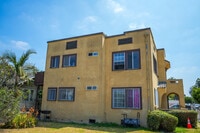 Building Photo - 1353 W 49th St