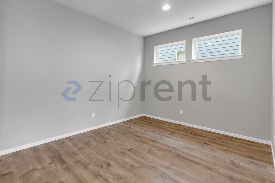 Building Photo - 15723 SW Thrush Ln