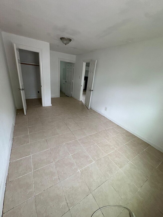 Building Photo - Your dream home awaits!