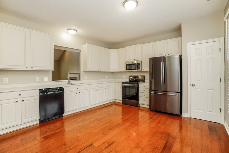 Building Photo - 1082 Finny Ave