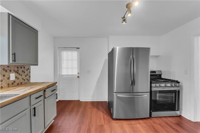 Building Photo - 9618 Willard Ave