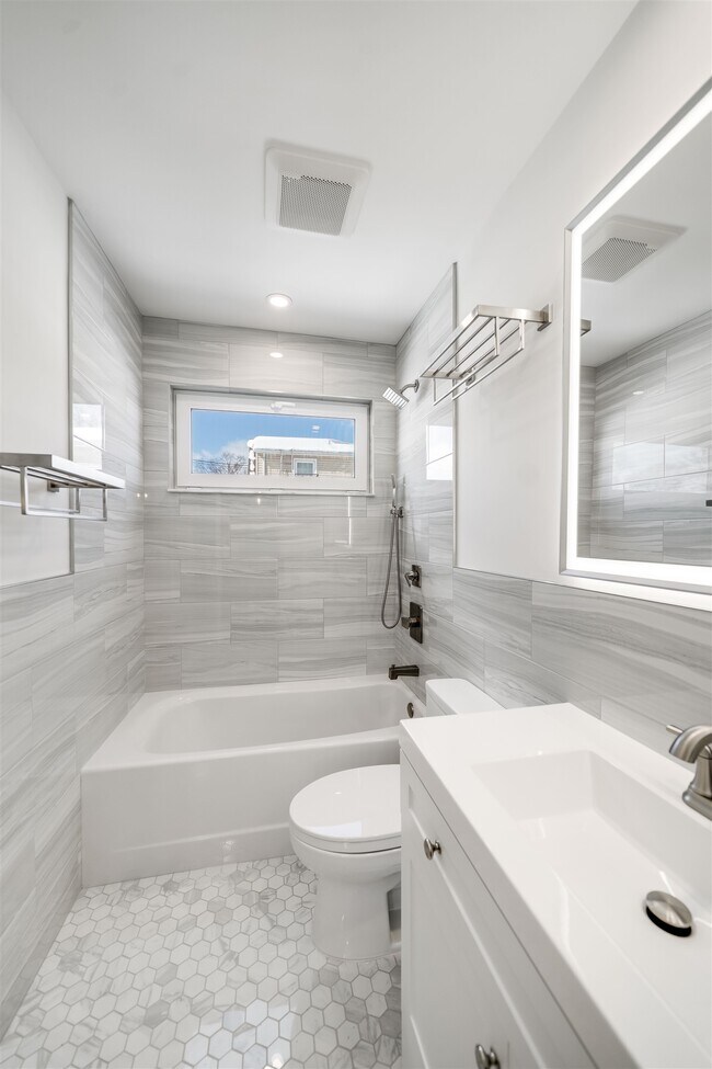 Building Photo - 11 Walnut St