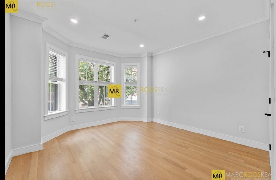 Building Photo - 535 Newbury St