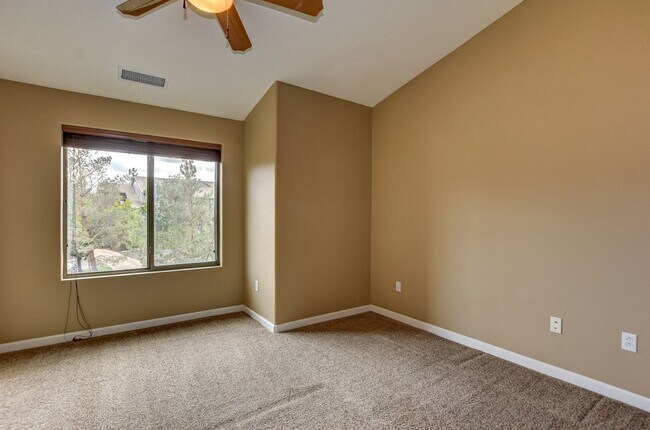 Building Photo - Beautiful 3 Bed, 2 Bath Condo on the Hassaympa Golf Course!