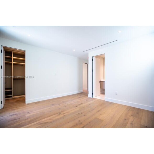 Building Photo - 345 W 46th St