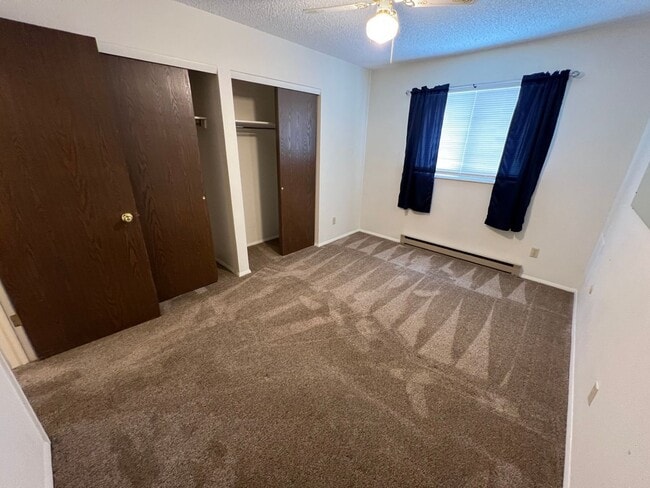 Building Photo - 1 Bedroom 1 Bath Townhouse in Great Neighborhood