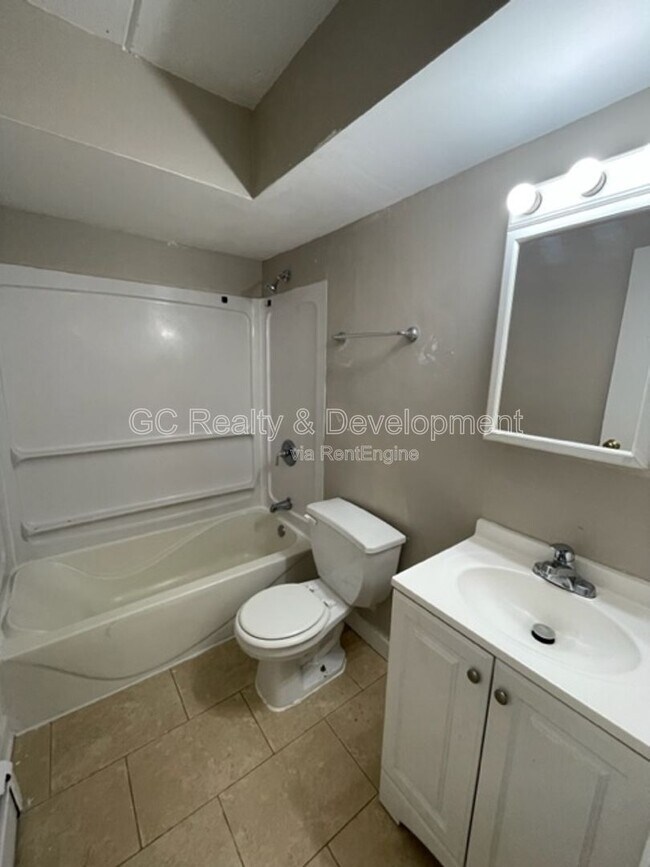 Building Photo - 255 Uteg St