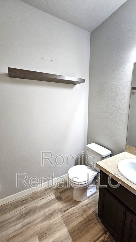 Building Photo - 1405 NE 71st Dr