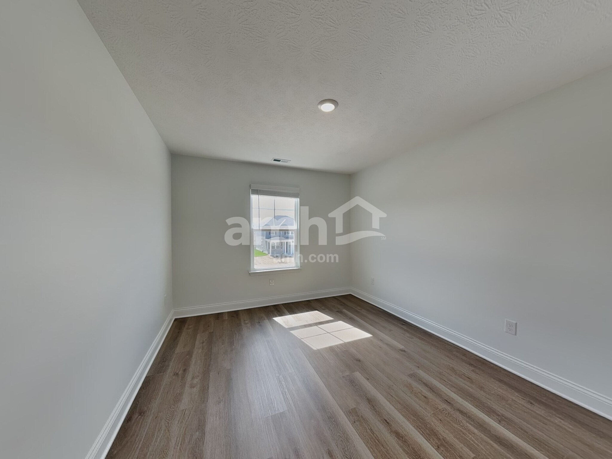 Building Photo - 9106 Henley Ave