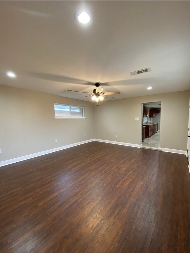 Building Photo - 3 BR 2 BA ALGIERS GEM - WON'T LAST LONG!!