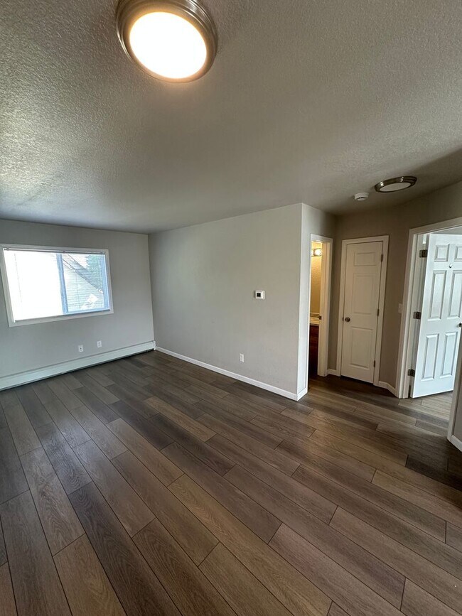 Building Photo - DH4937