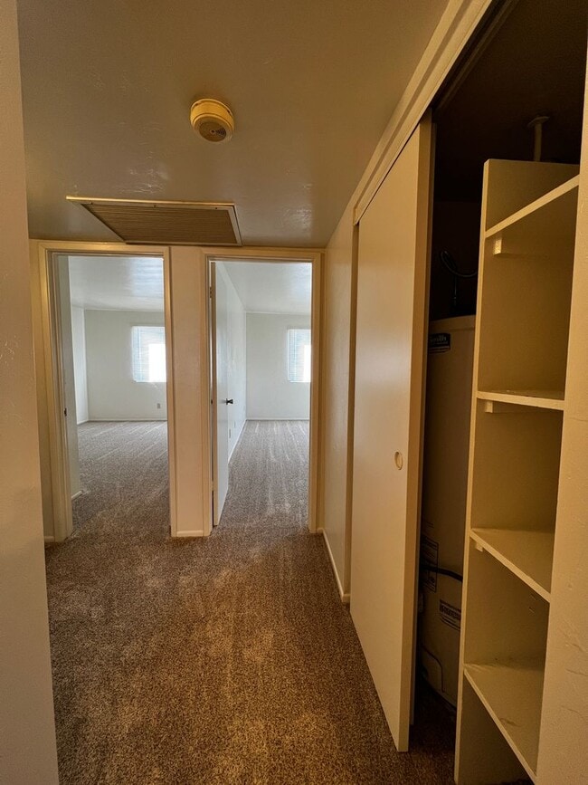 Building Photo - Upstairs Three Bedroom Condo ~ N. Prescott
