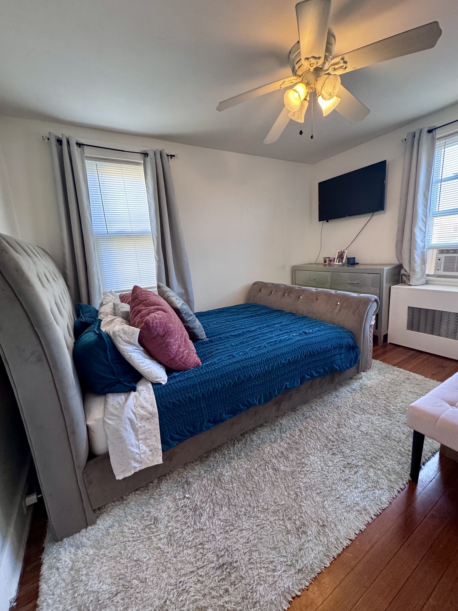 master bedroom w 2 closets - 190 Palisade Ave