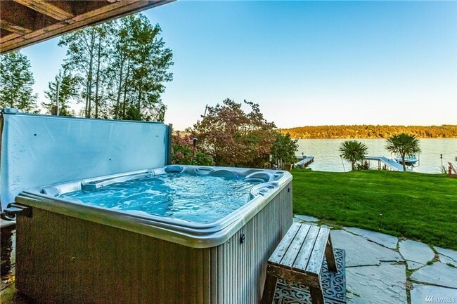 Building Photo - Stunning Lake Sammamish 50 Foot Waterfront...