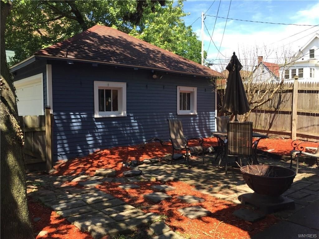 Building Photo - 496 W Ferry St