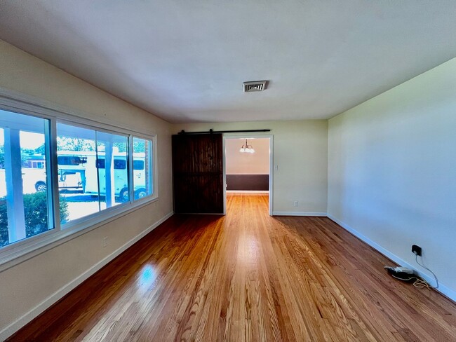 Building Photo - Brick ranch on half acre lot in Virginia Beach