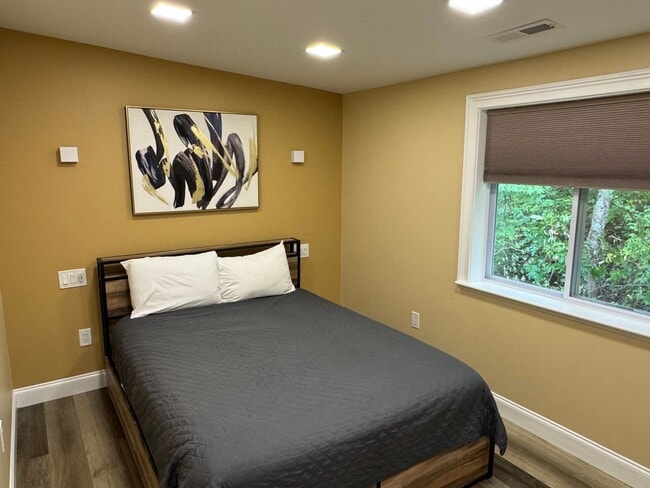 Building Photo - MOVE IN READY!!!!