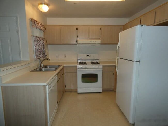 Building Photo - Bright and Fresh Downstairs 1 bedroom Condo at Las Palmas