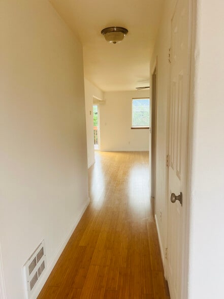 Building Photo - 2112 Hamilton Ave