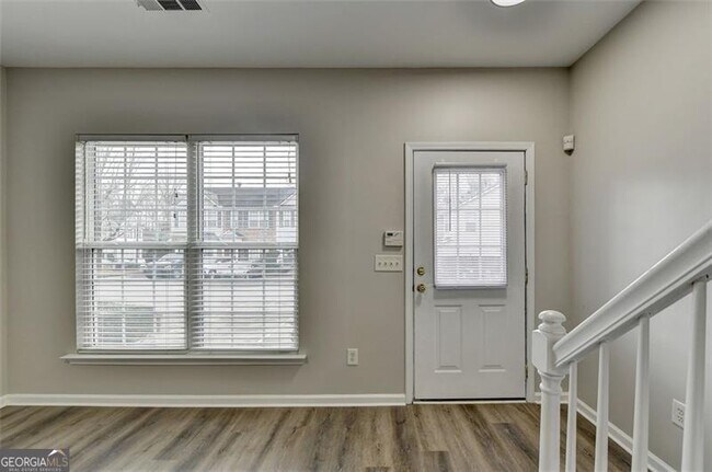 Building Photo - 903 Redwood Dr