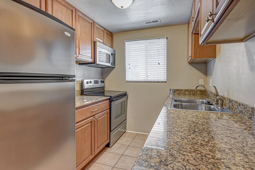 Building Photo - 455 N 400 W