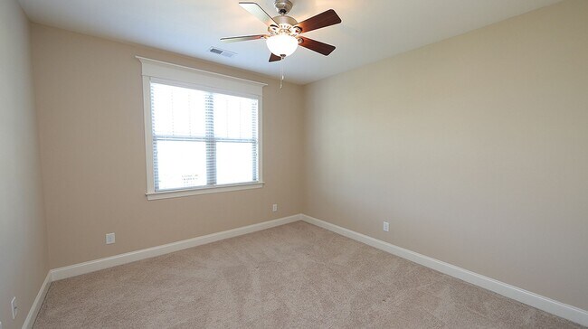 Building Photo - Lovely Heritage Home with Ideal Floorplan