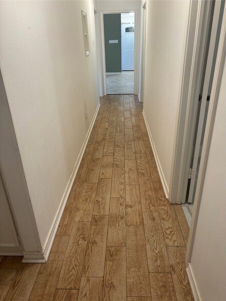 Building Photo - 7709 Village Trail Dr