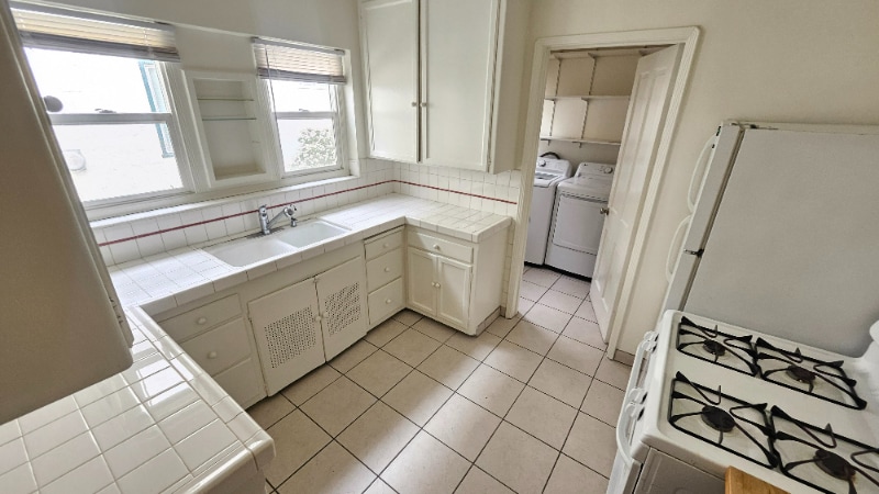 Building Photo - 224 S Tower Dr