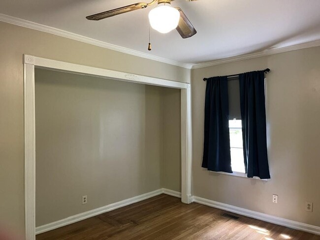 Building Photo - 549 Alpine Way