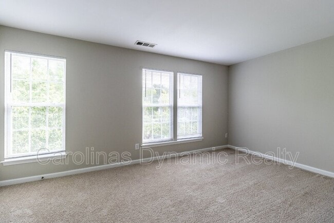 Building Photo - 9618 Blossom Hill Dr