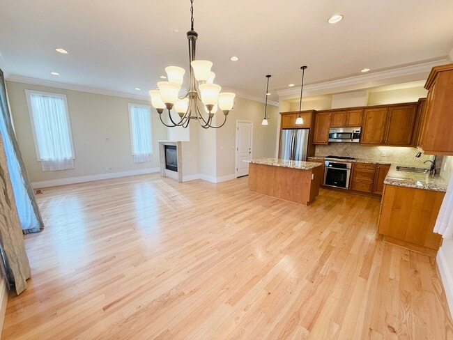 Building Photo - Desirable Mountain View 4 Bed + 3 Bath Home. Close to Bubb Elementary. Great Location.