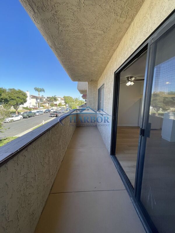 Building Photo - 949 W 26th St