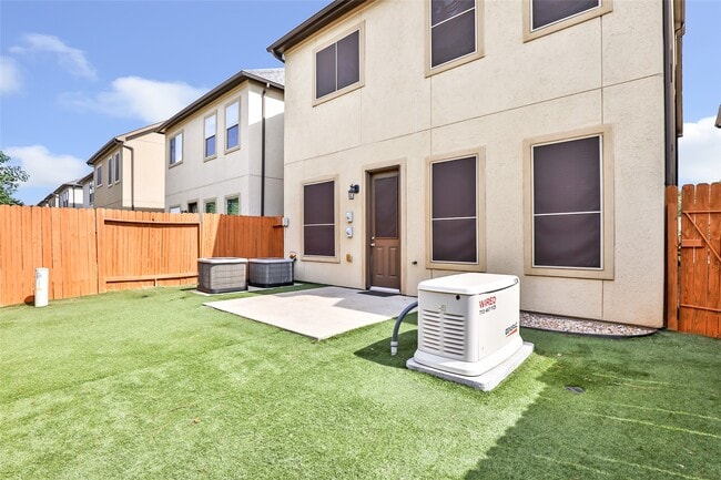 Building Photo - 2817 Shadow Woods Ct