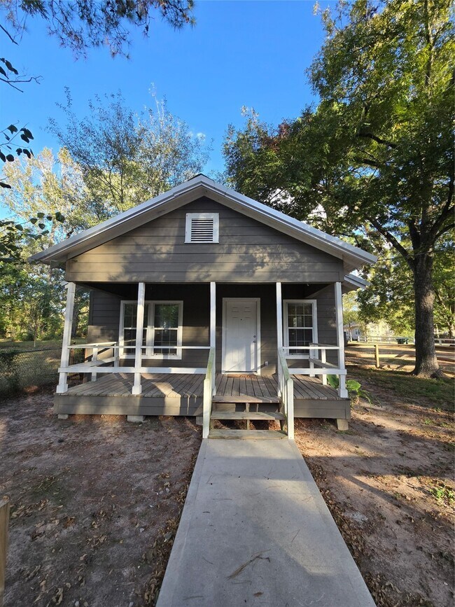 Building Photo - 511 S Roosevelt Ave