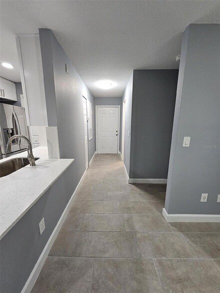 Building Photo - 2533 Grassy Point Dr