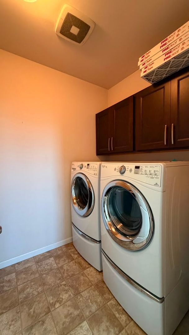 Building Photo - Spacious 4-Bed Home with Loft & Covered Patio in North Creek