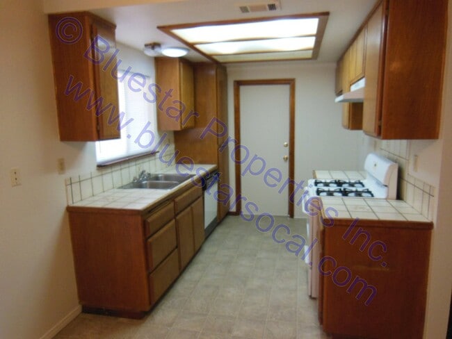 Building Photo - Just Listed!! 2 Bedroom 2 Bathroom Single ...