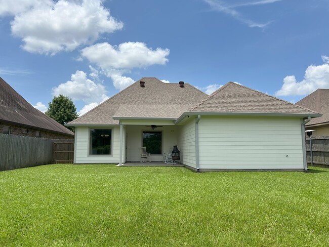 Building Photo - 102 Overbrook Dr