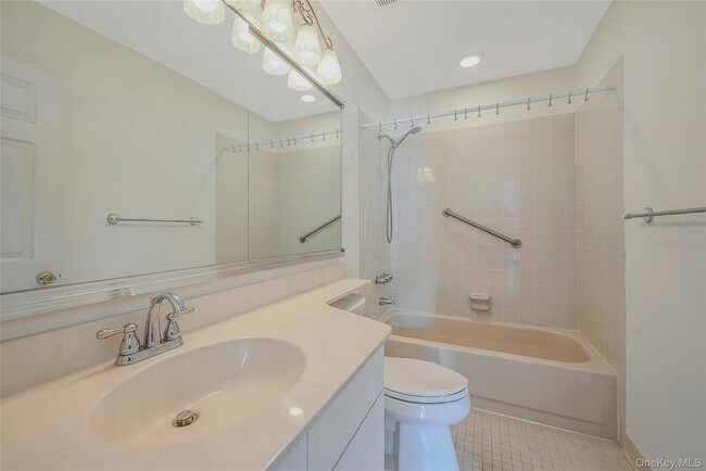 Building Photo - 2555 Youngs Ave