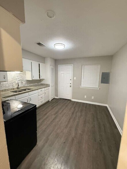 Building Photo - 2522 Normont Cir